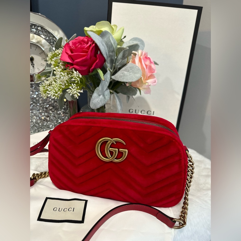 GUCCI ♥️
Small Velvet GG Marmont Matelassé Shoulder Bag
Est. Retail $1,890.00